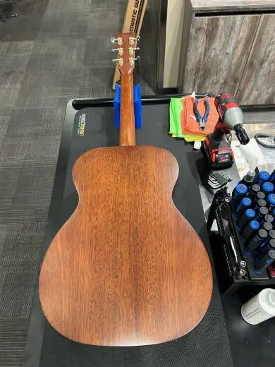 Martin Guitars - 000-17 2
